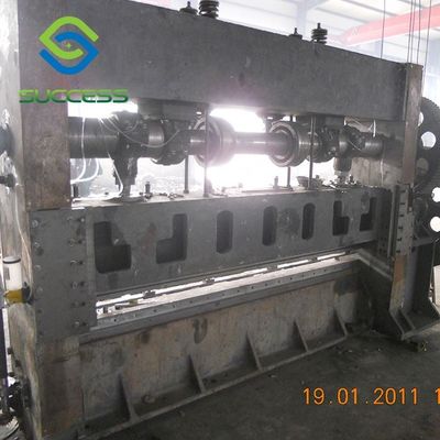 চীন কাস্টমাইজড স্টেইনলেস স্টীল এক্সপ্যান্ডেড মেটাল মেশিন উচ্চ-ভলিউম উত্পাদন চাহিদা জন্য ডায়মন্ড গর্ত আকৃতি এবং উত্পাদন সঙ্গে সরবরাহকারী